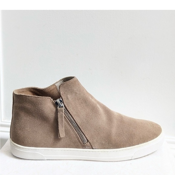 Crown Vintage Tan Sneakers with Suede Finish - Picture 4 of 11